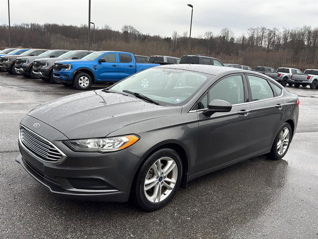 Used 2018 Ford Fusion SE w/ Fusion SE Technology Package image 2