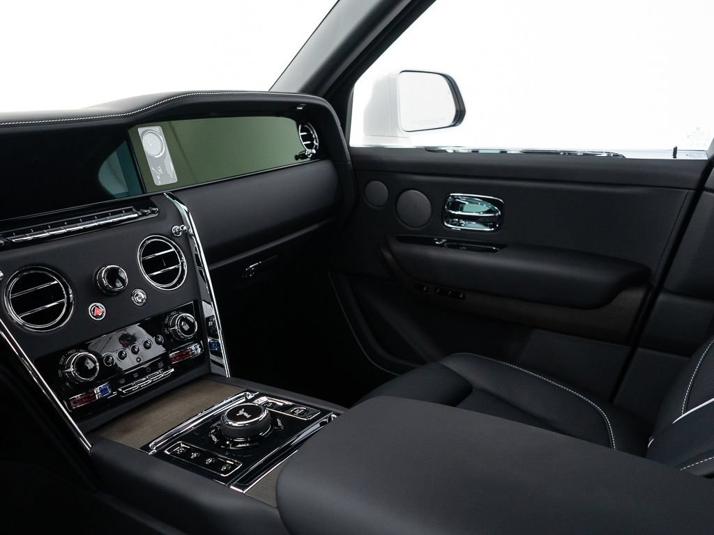 Used 2026 Rolls-Royce Cullinan AWD/4WD image 34