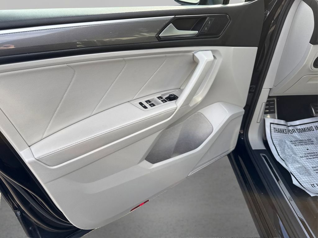 Used 2023 Volkswagen Tiguan SE R-Line image 25