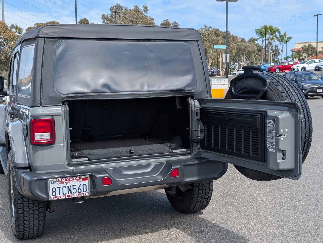Used 2020 Jeep Wrangler Unlimited Sahara image 9