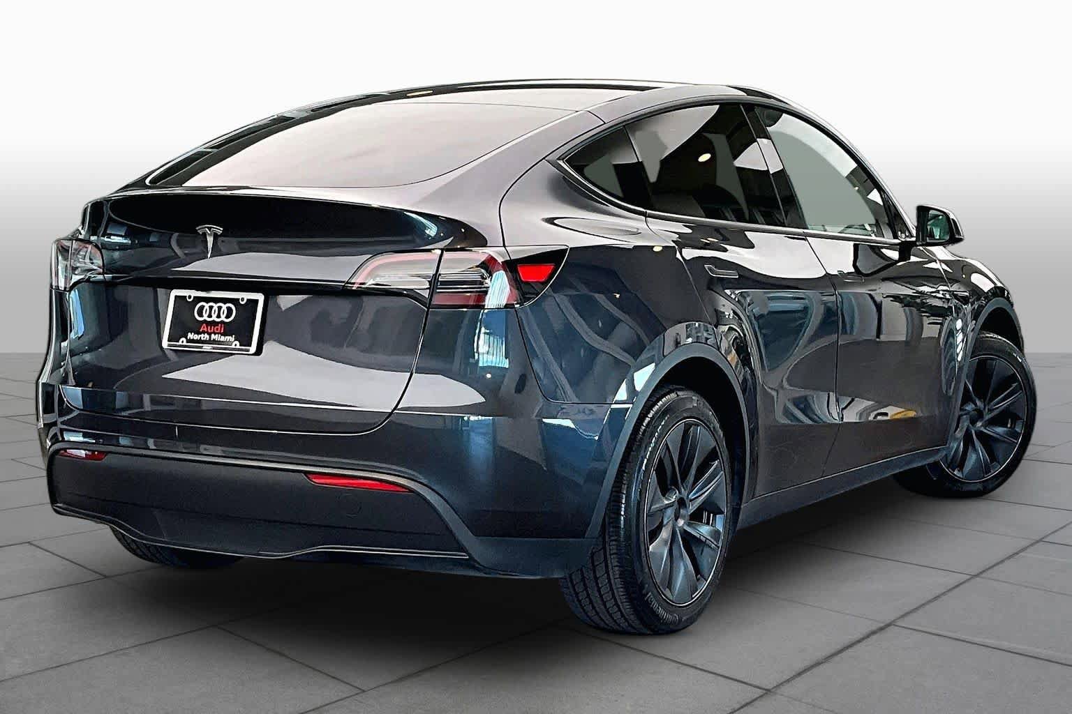 Used 2024 Tesla Model Y 2WD image 11