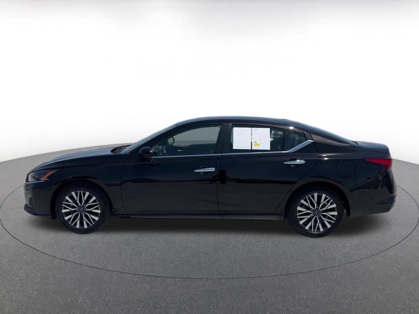 Used 2025 Nissan Altima 2.5 SV FWD image 8