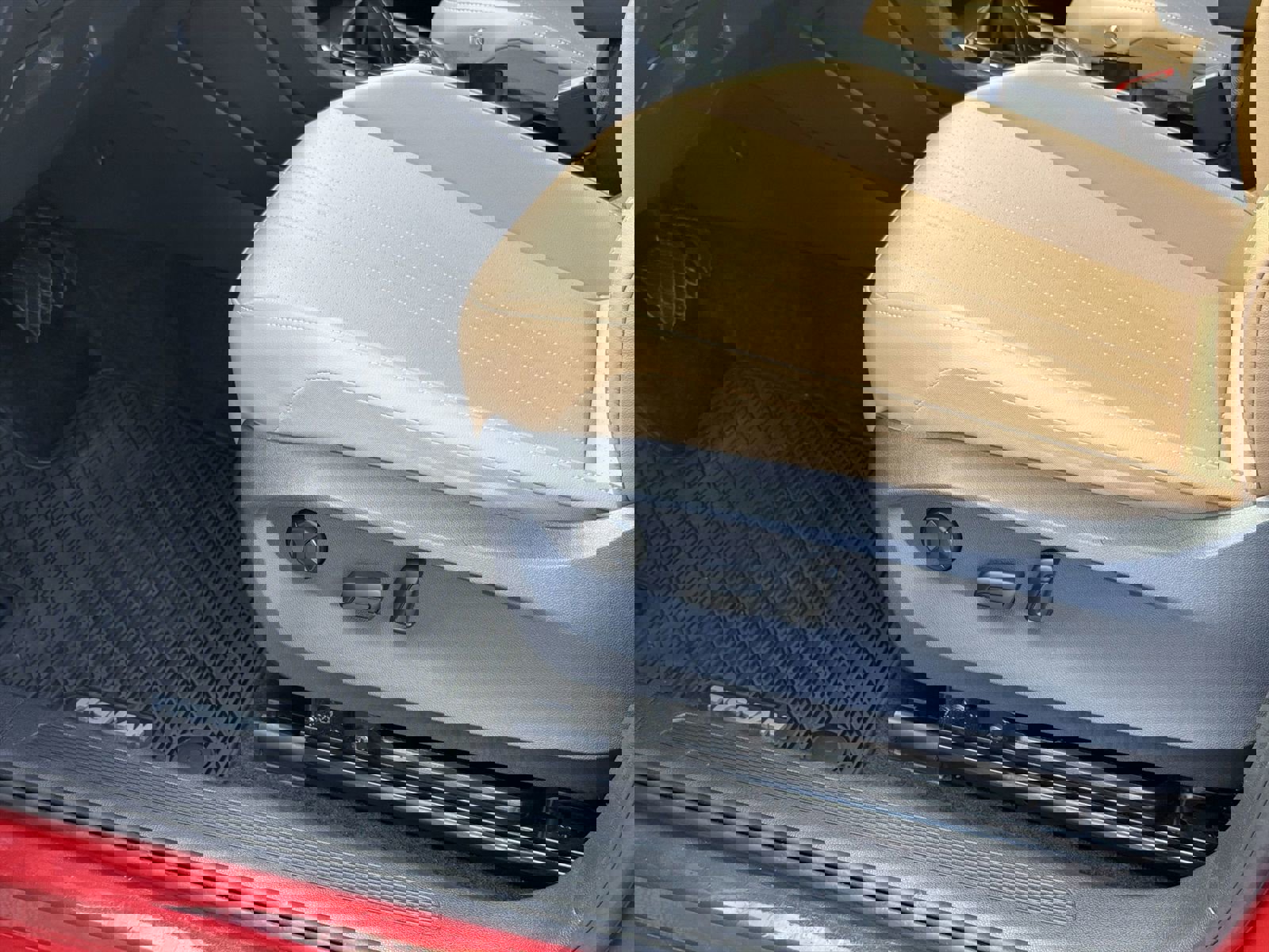 Used 2024 Volkswagen Tiguan SE image 17