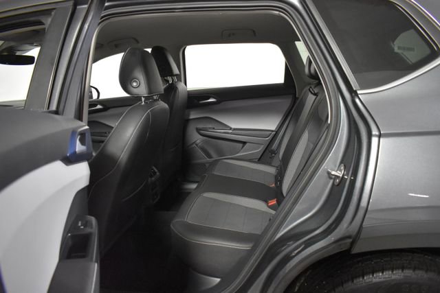Used 2024 Volkswagen Taos SE FWD image 28