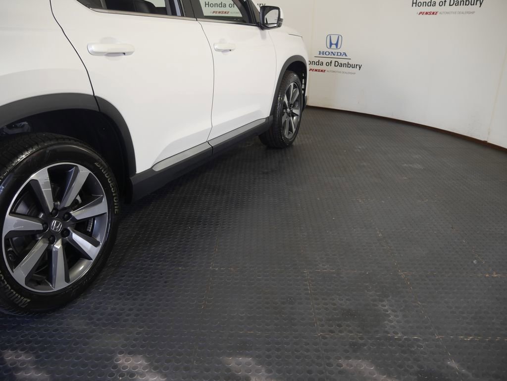 Certified 2024 Honda Pilot Touring image 4