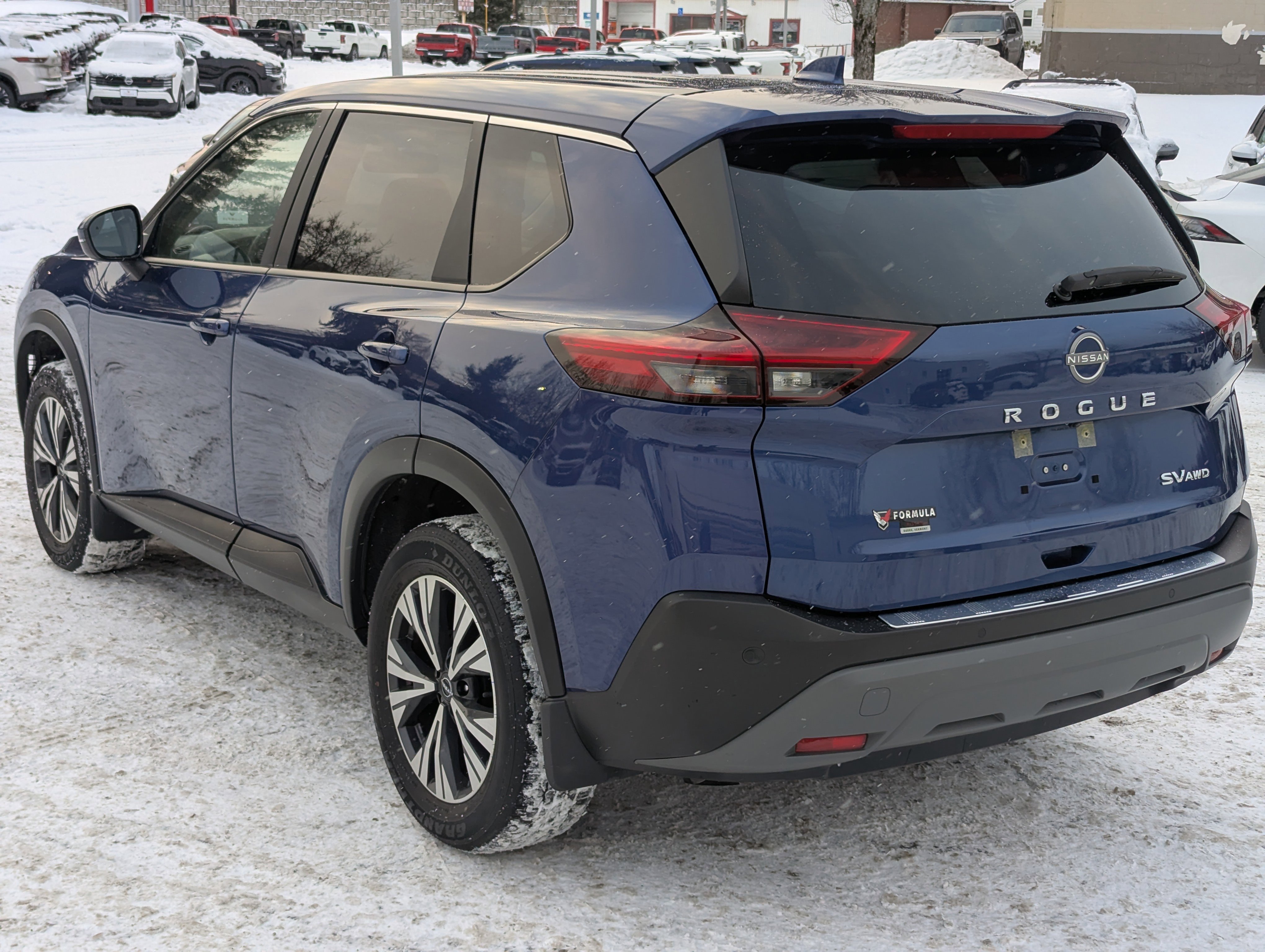 Used 2023 Nissan Rogue SV image 5