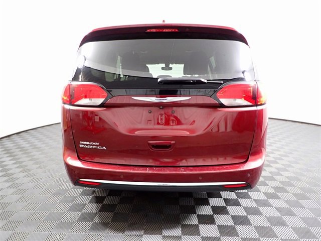 Used 2019 Chrysler Pacifica Touring-L image 12