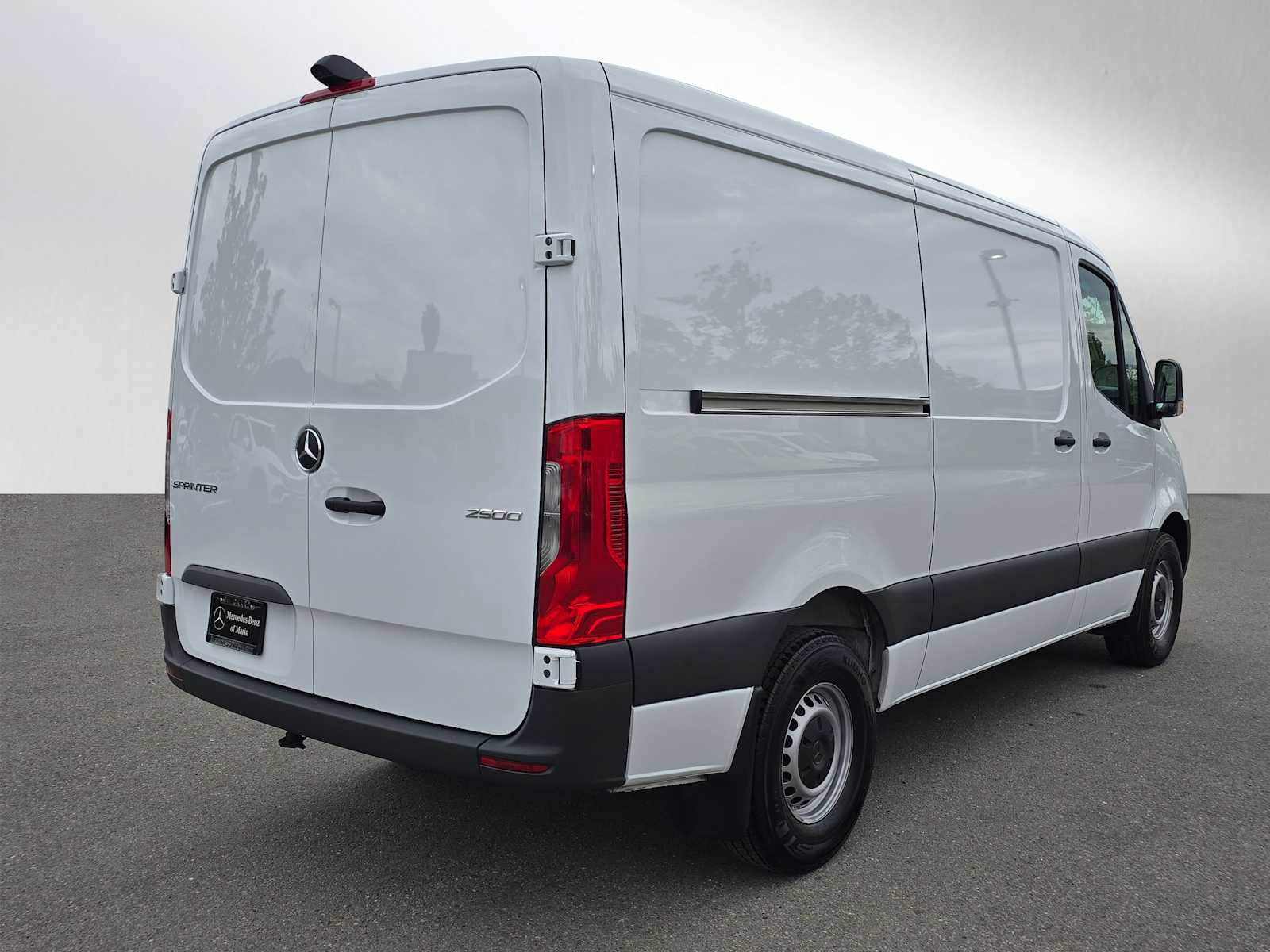Used 2025 Mercedes-Benz Sprinter 2500 image 3