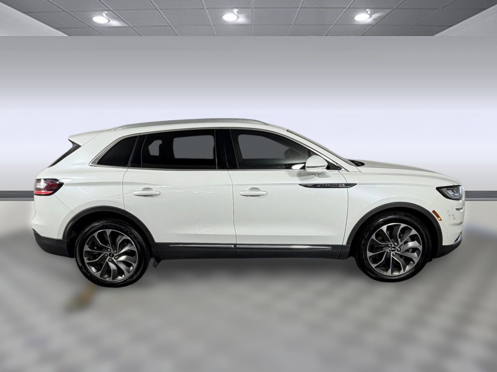 Used 2023 Lincoln Nautilus Reserve w/ Luxury Package image 8