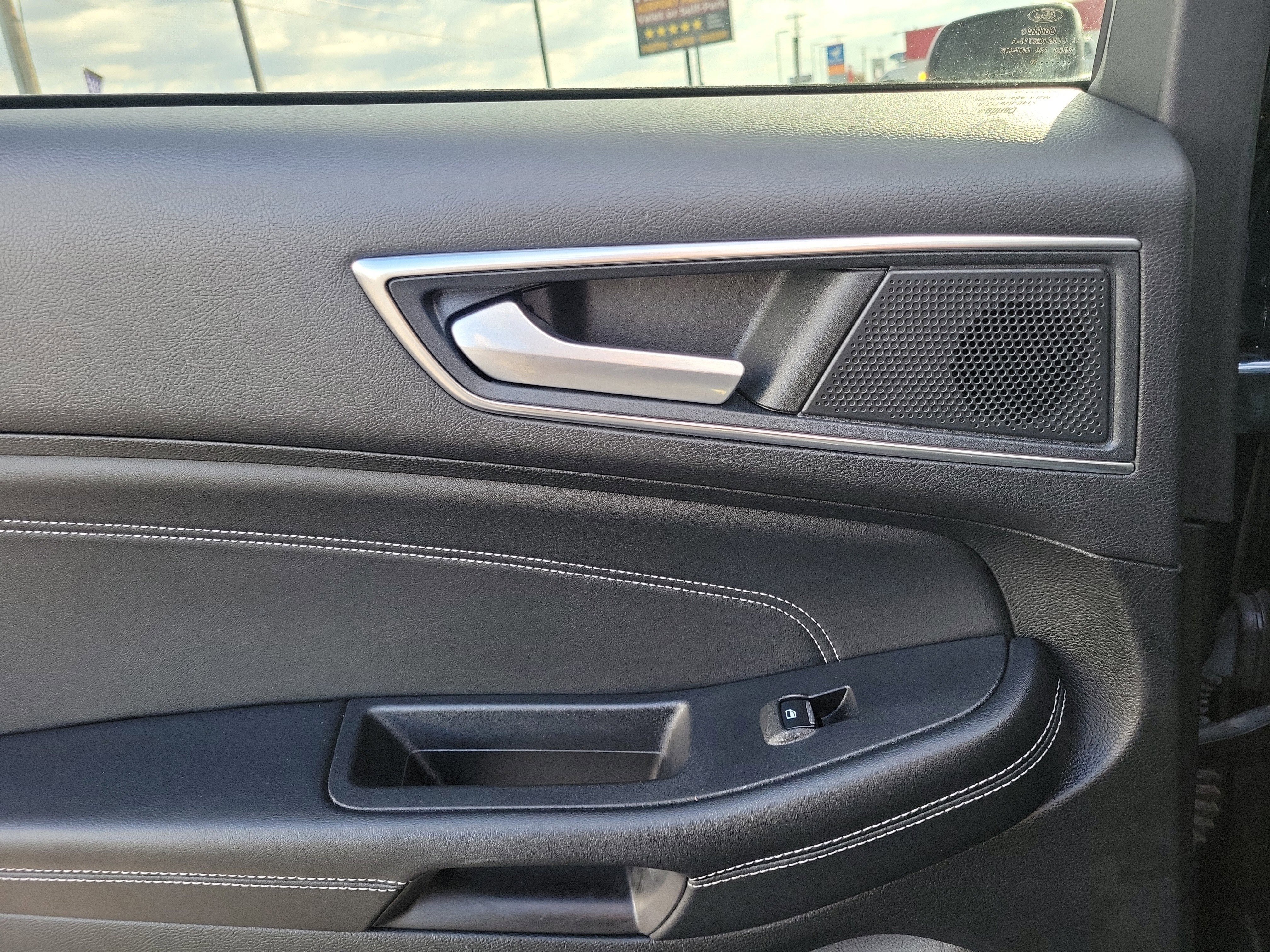 Used 2023 Ford Edge Titanium AWD/4WD image 12