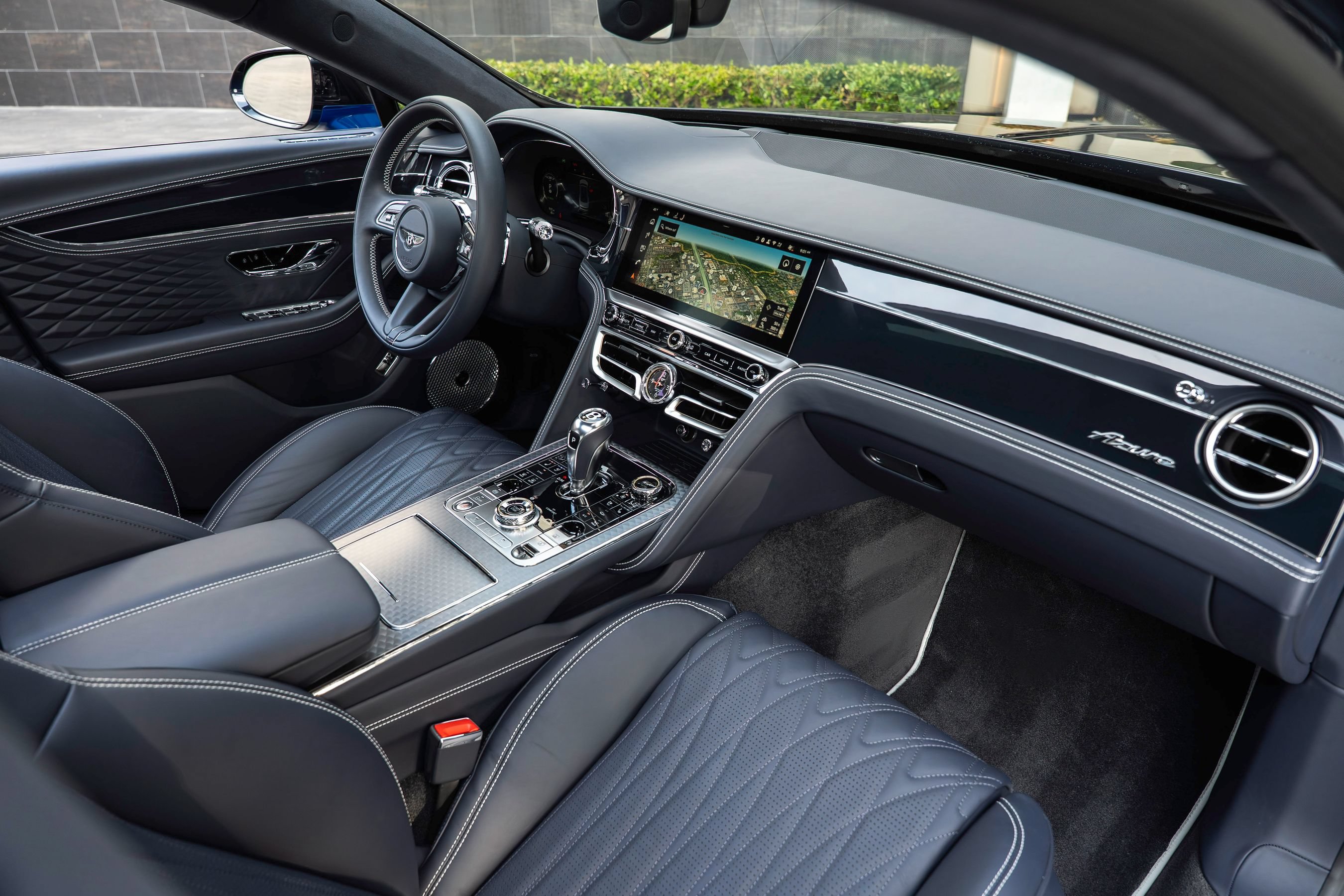 Certified 2026 Bentley Flying Spur Plug-In Hybrid AWD/4WD image 2