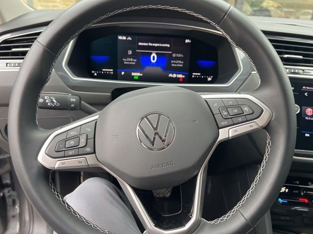 Used 2022 Volkswagen Tiguan SE w/ Panoramic Sunroof Package image 11