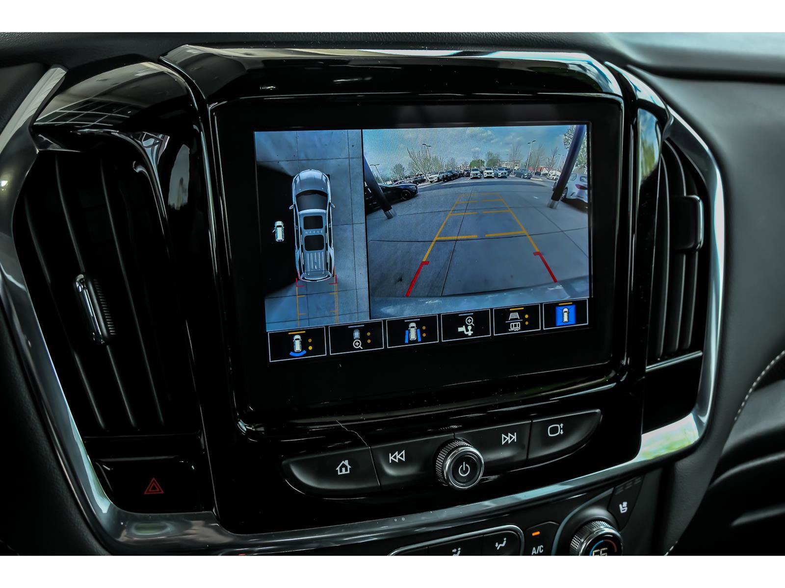 Used 2023 Chevrolet Traverse Premier w/ Redline Edition AWD/4WD image 21
