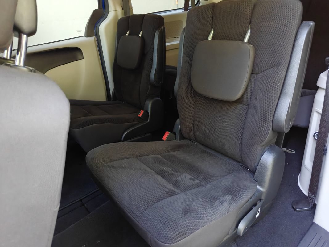 Used 2019 Dodge Grand Caravan SE w/ UConnect Hands-Free Group FWD image 12