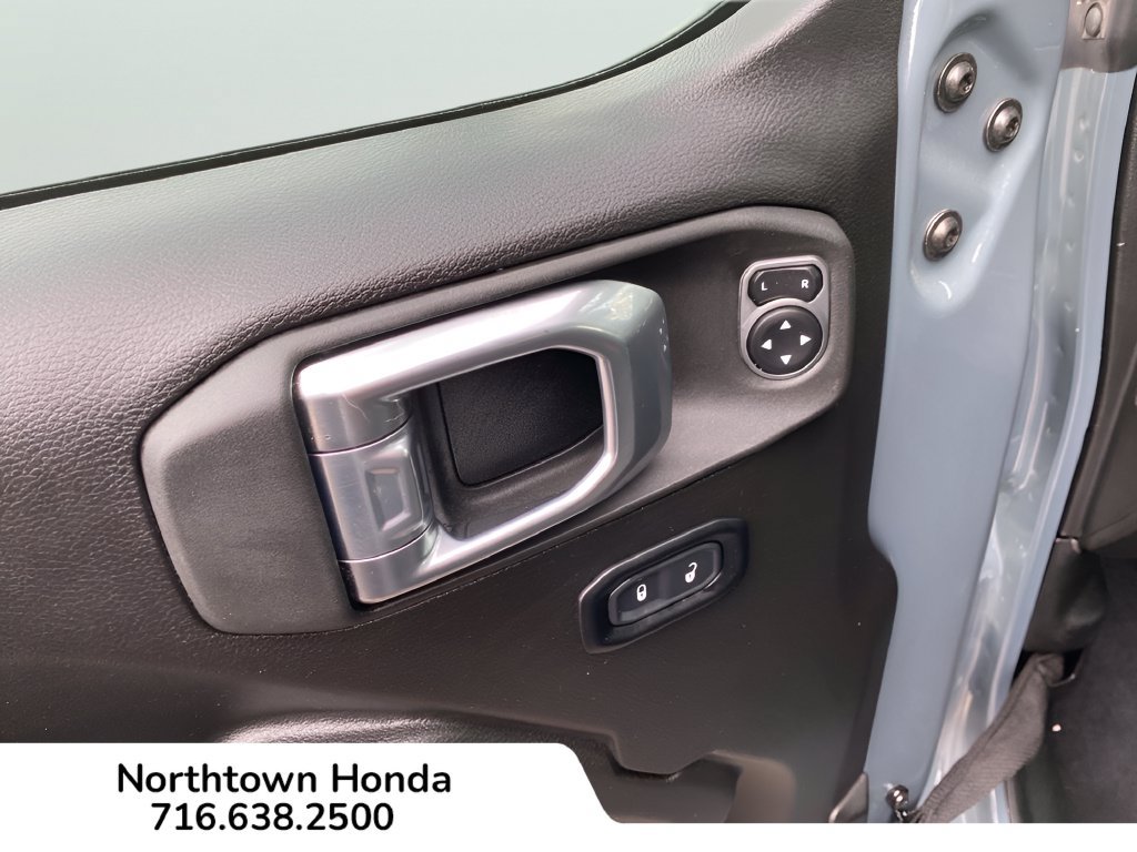 Used 2025 Jeep Wrangler Sport AWD/4WD image 17