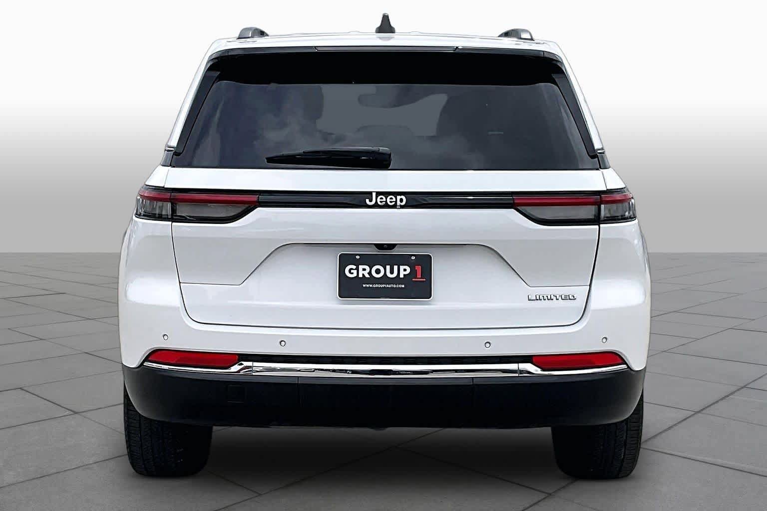 Used 2023 Jeep Grand Cherokee Limited w/ Trailer Tow Prep Group (B) RWD image 5