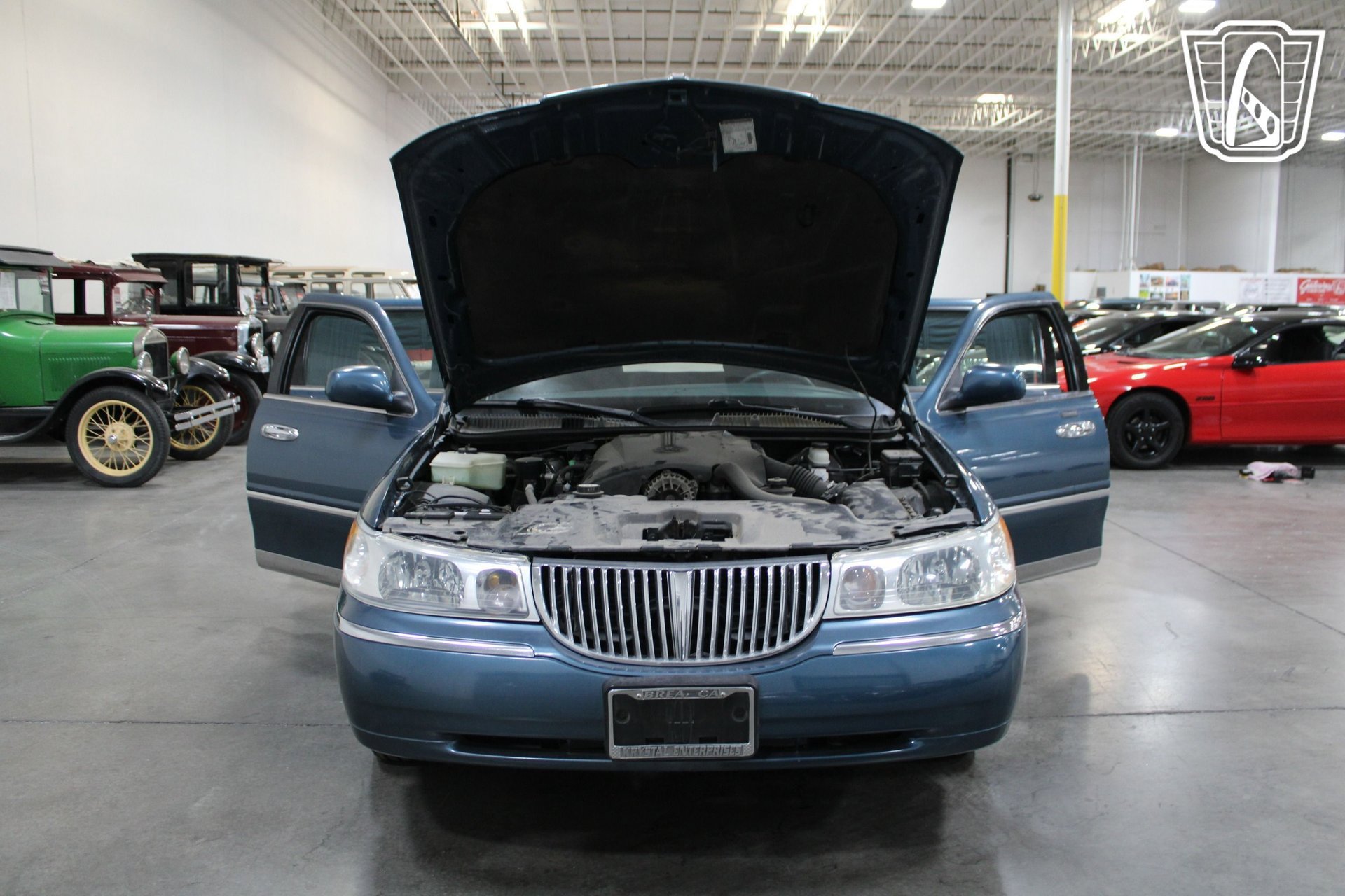 Used 2001 Lincoln Town Car Executive RWD image 37