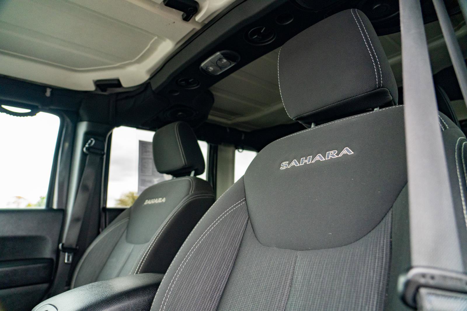 Used 2018 Jeep Wrangler Unlimited Sahara w/ Connectivity Group AWD/4WD image 26
