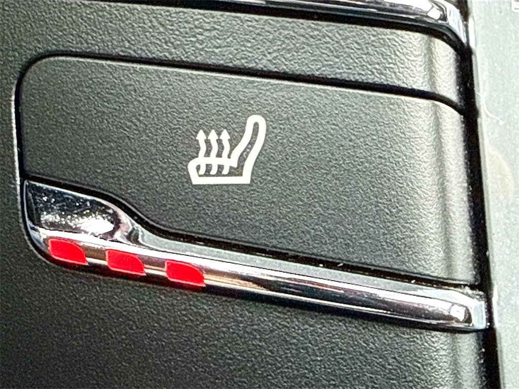 Used 2021 Porsche Macan image 22