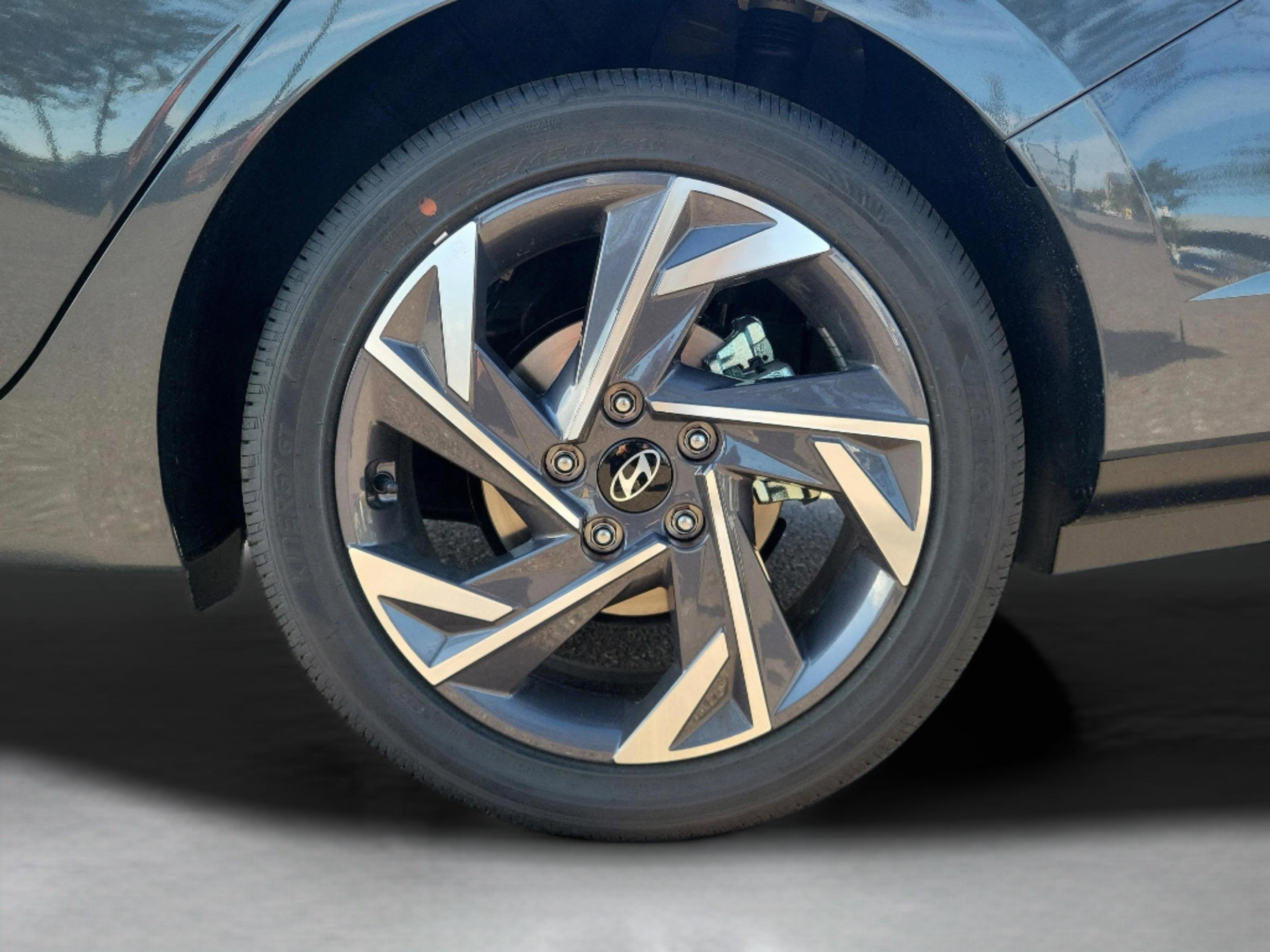 New 2026 Hyundai Elantra Limited image 25