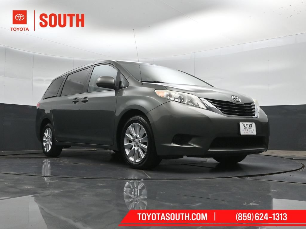 Used 2014 Toyota Sienna LE AWD/4WD image 35