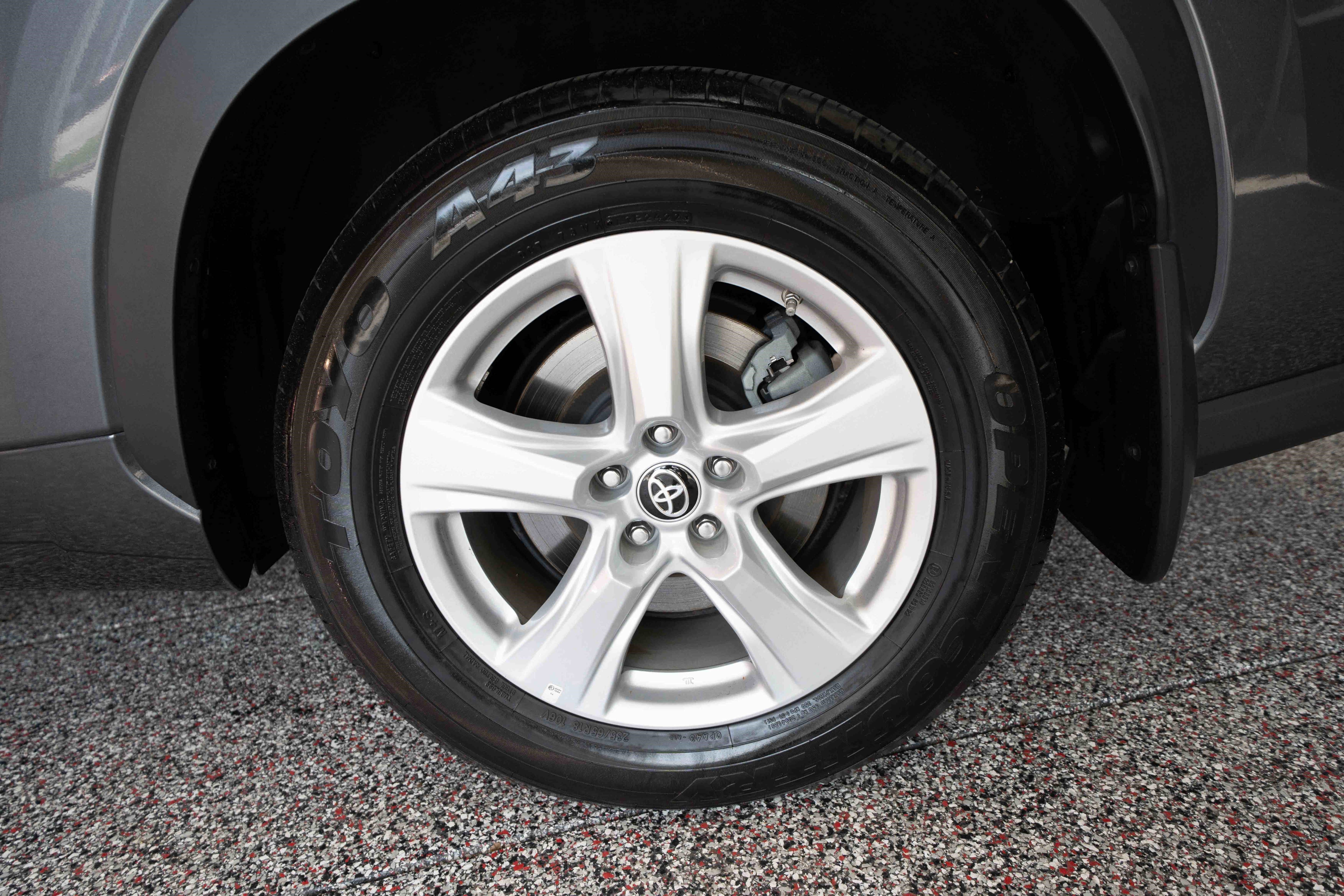 Used 2023 Toyota Highlander L image 29