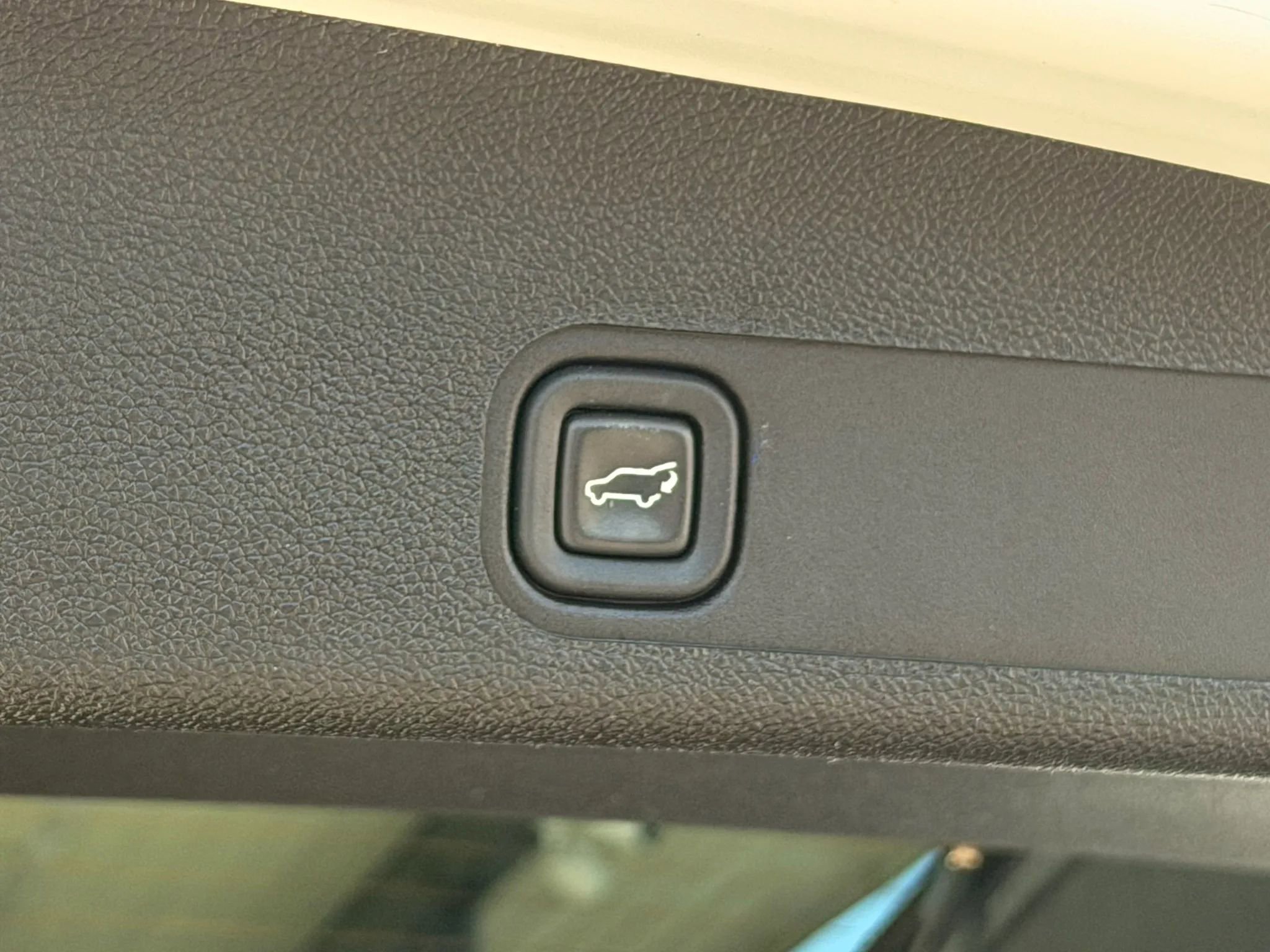 Used 2013 Chevrolet Tahoe LTZ image 28