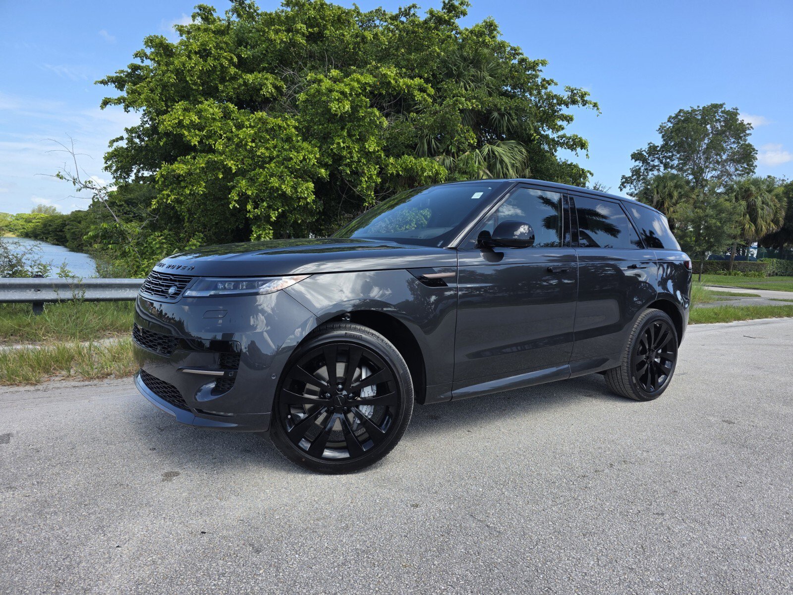 New 2026 Land Rover Range Rover Sport Dynamic SE AWD/4WD image 1