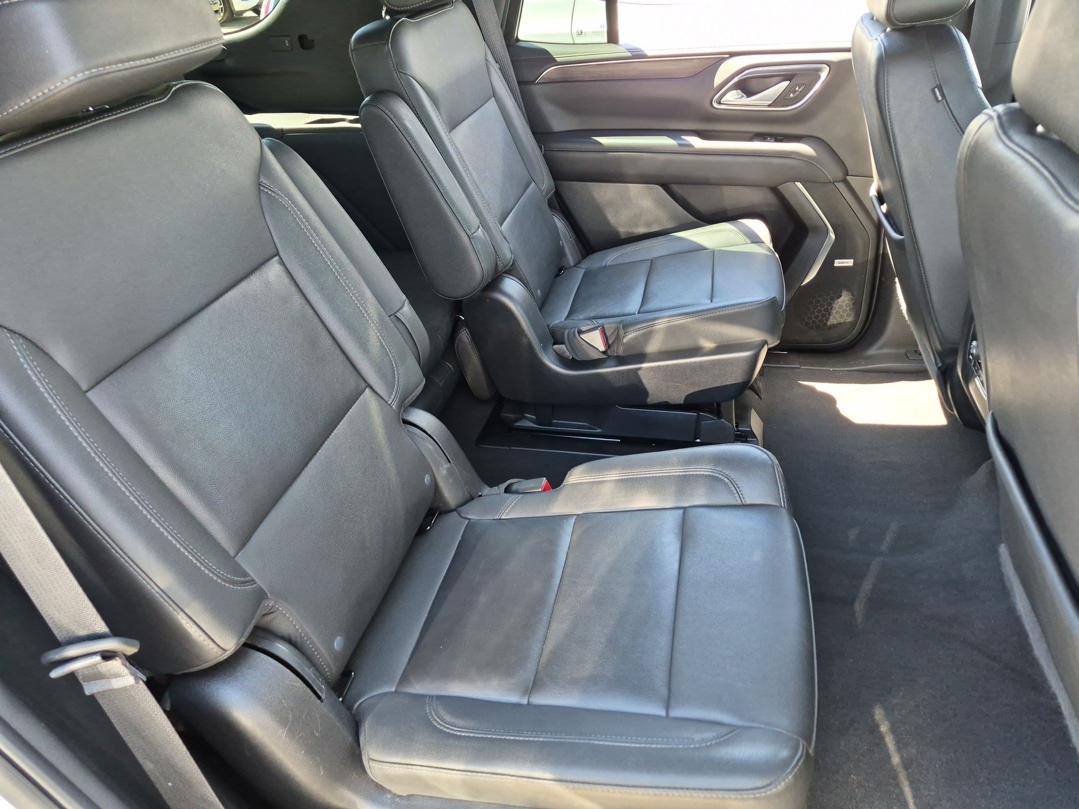 Certified 2022 Chevrolet Tahoe Z71 w/ Luxury Package AWD/4WD image 29