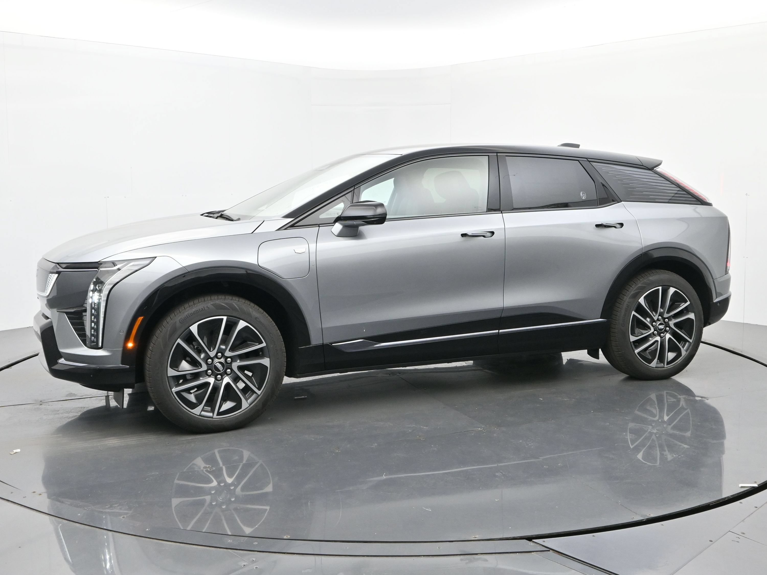 New 2026 Cadillac Optiq Sport 2 w/ LPO, Floor Liner Package AWD/4WD image 2