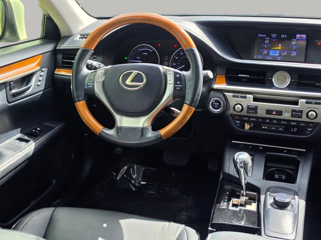 Used 2013 Lexus ES 300h w/ Premium Pkg FWD image 3