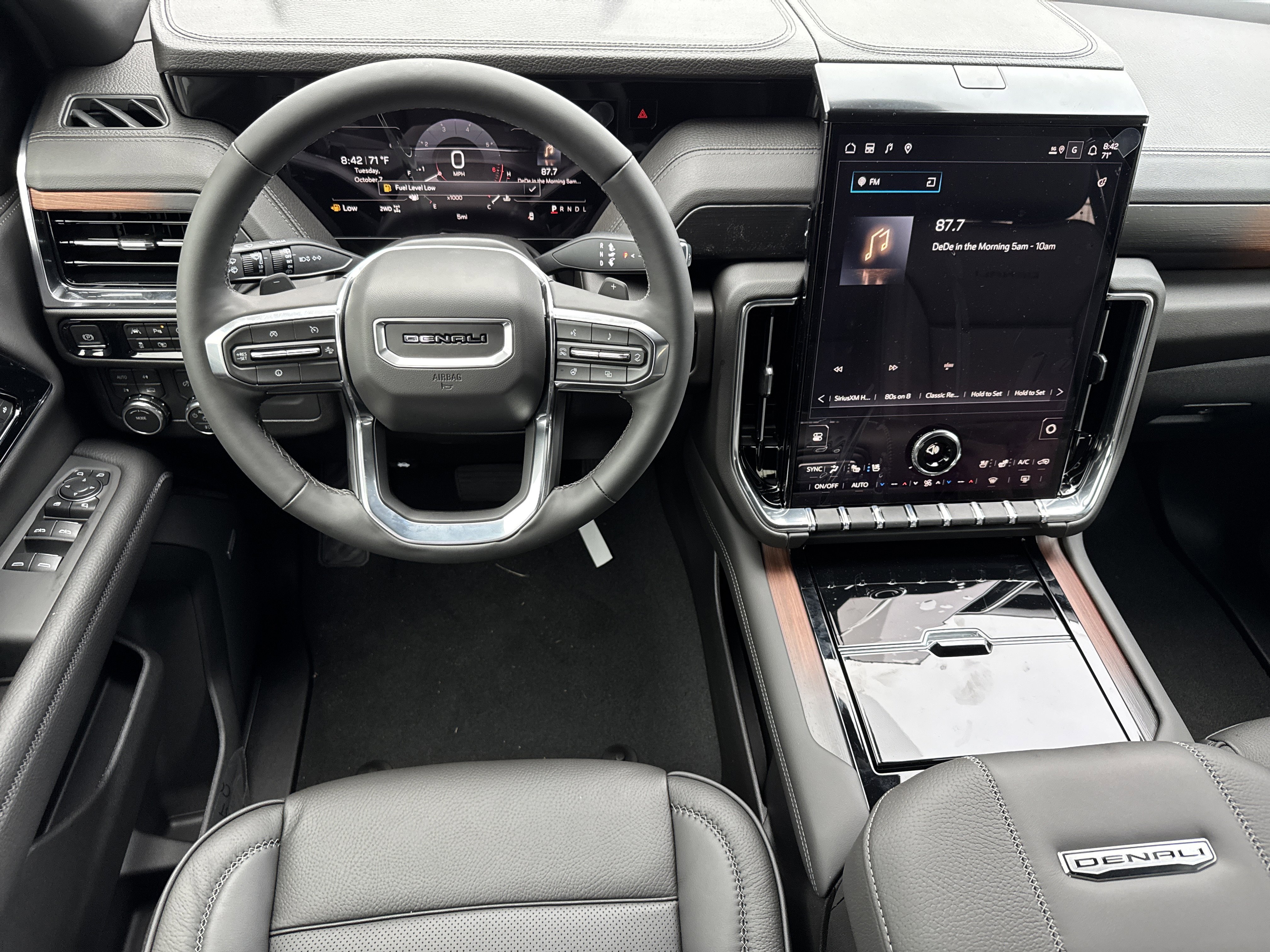 New 2026 GMC Yukon Denali w/ Sun & Power Step Package image 17