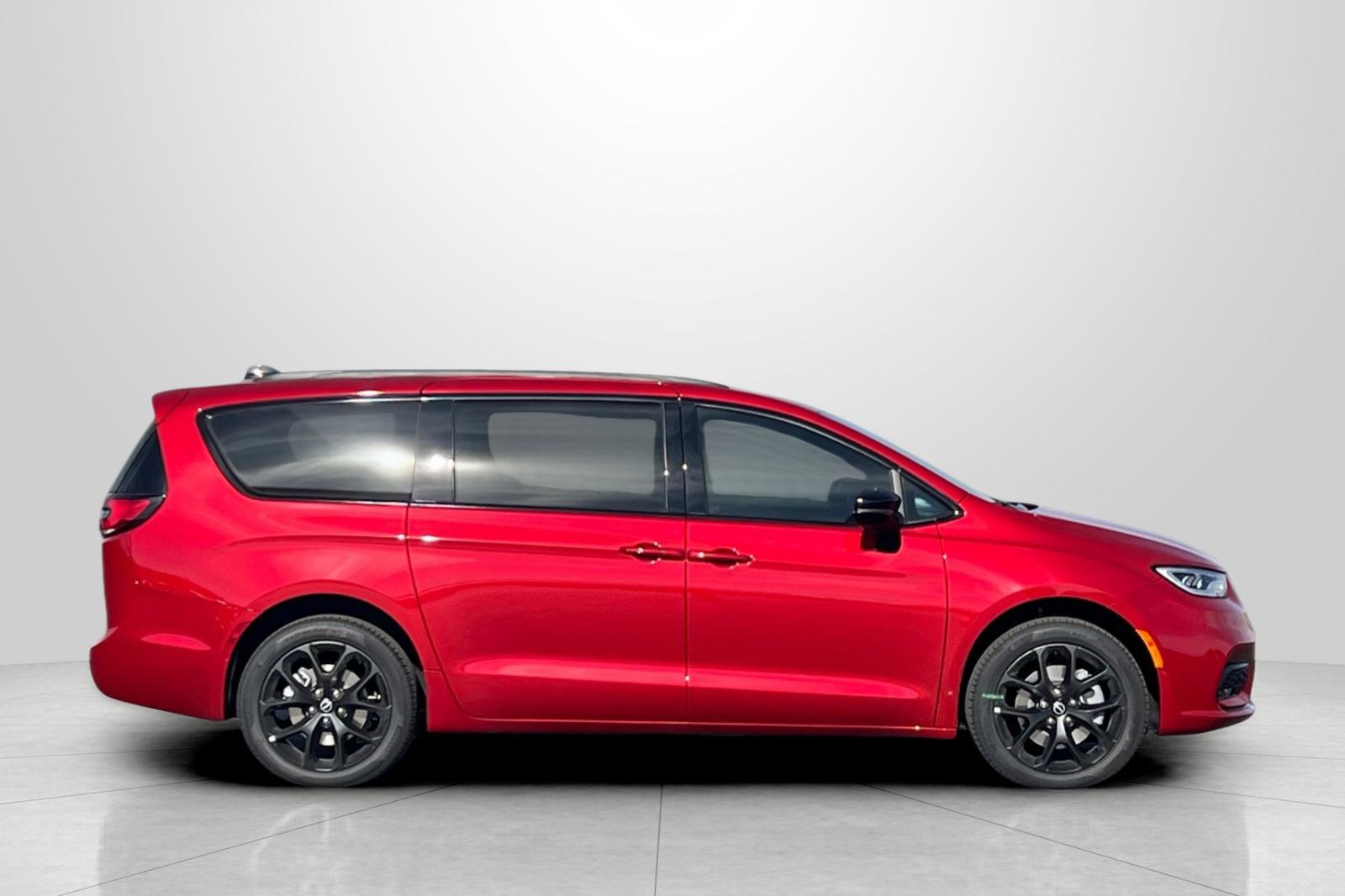 New 2026 Chrysler Pacifica Limited w/ S Appearance Package image 4