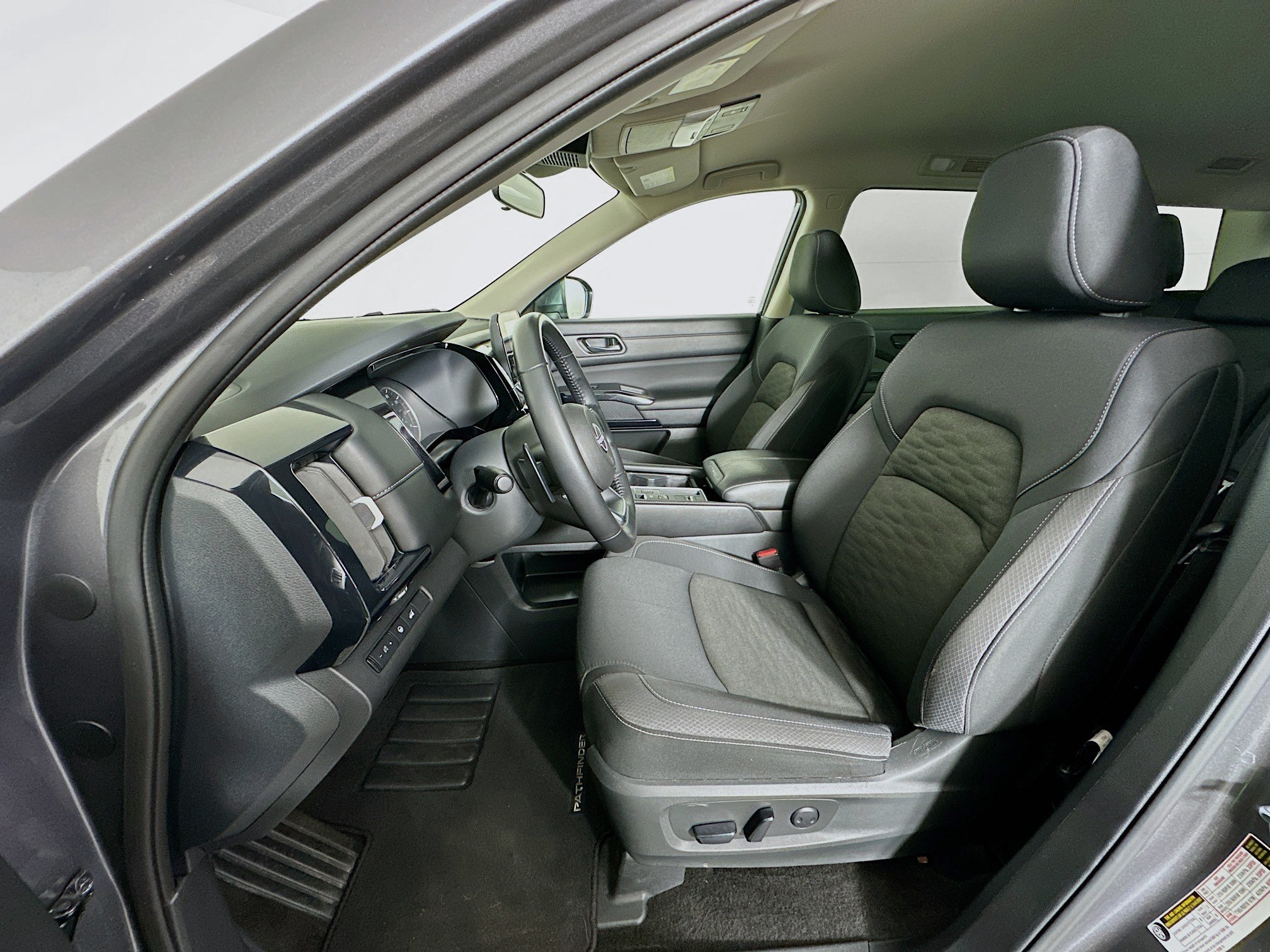 Used 2025 Nissan Pathfinder SV FWD image 13