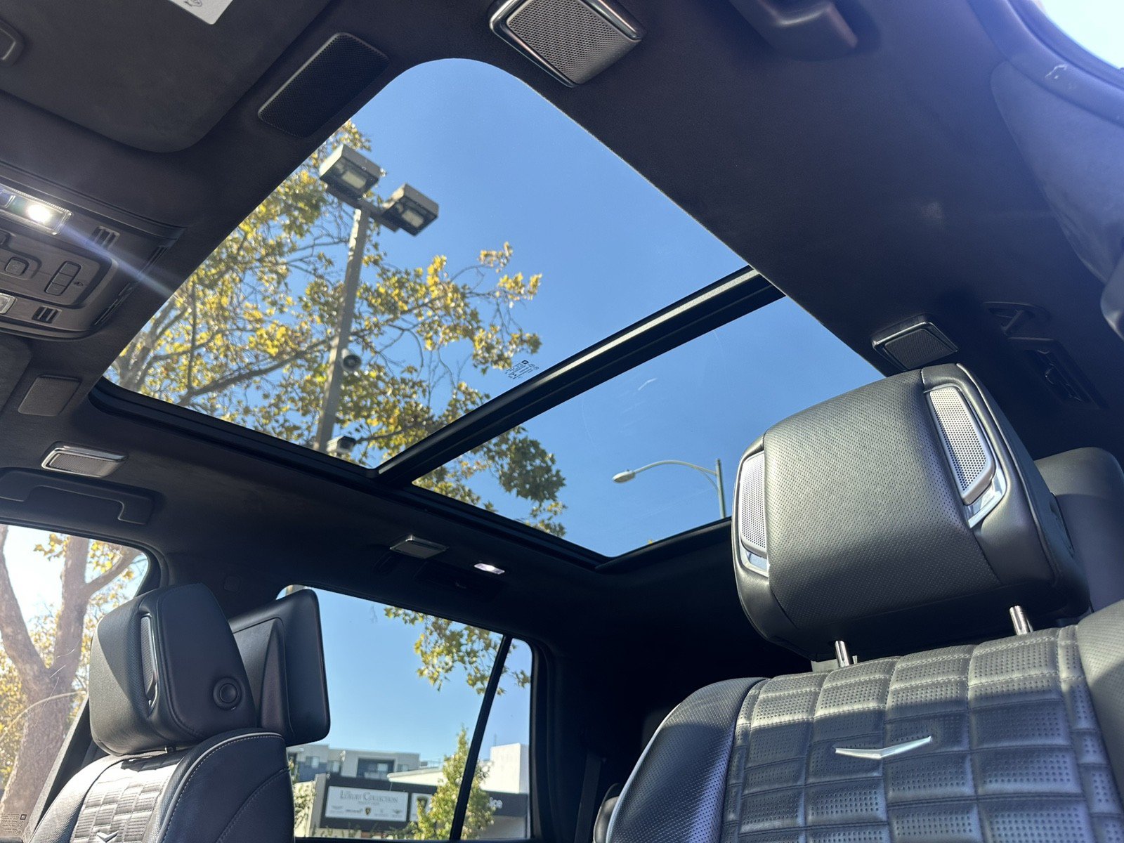 Used 2021 Cadillac Escalade Sport Platinum w/ LPO, ONYX Package AWD/4WD image 30
