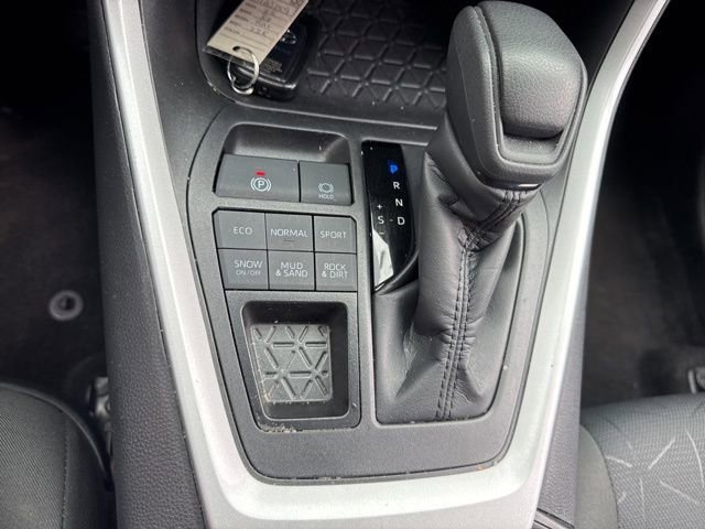 Used 2025 Toyota RAV4 XLE AWD/4WD image 18