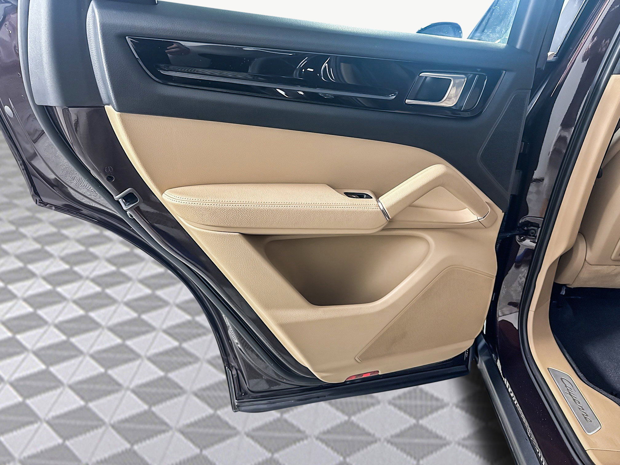 Used 2020 Porsche Cayenne image 24