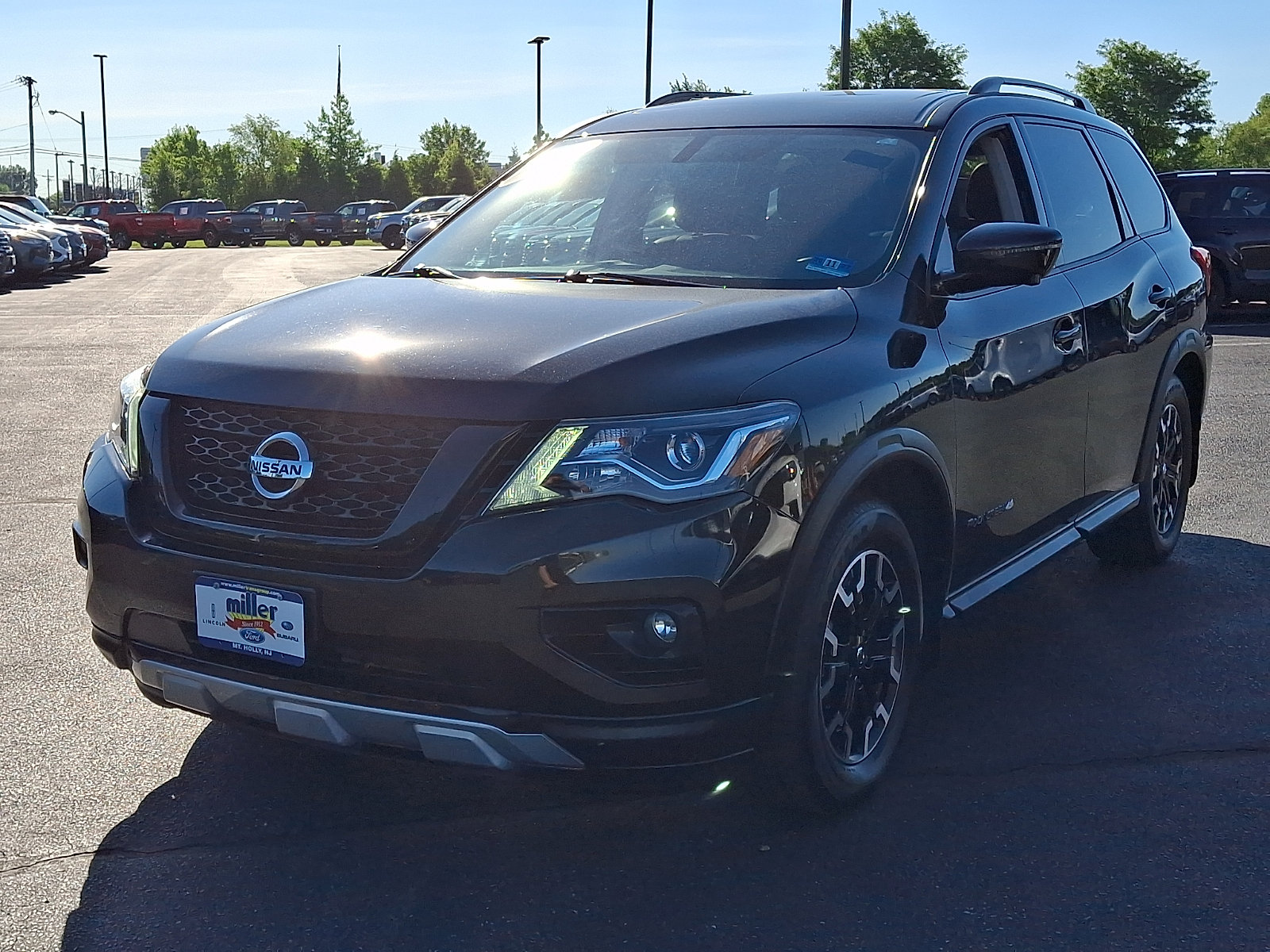 Used 2020 Nissan Pathfinder SL AWD/4WD image 3