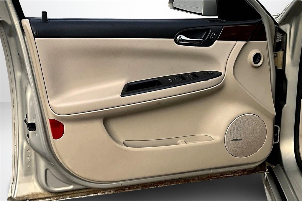 Used 2010 Chevrolet Impala LT w/ Luxury Edition Package image 18