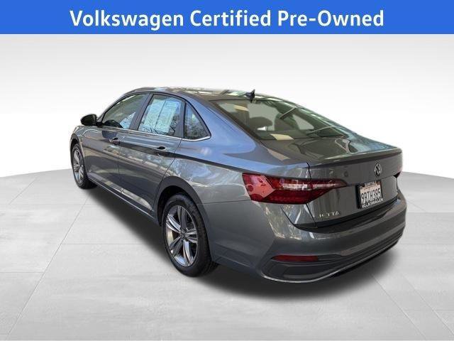 Certified 2022 Volkswagen Jetta SE image 4
