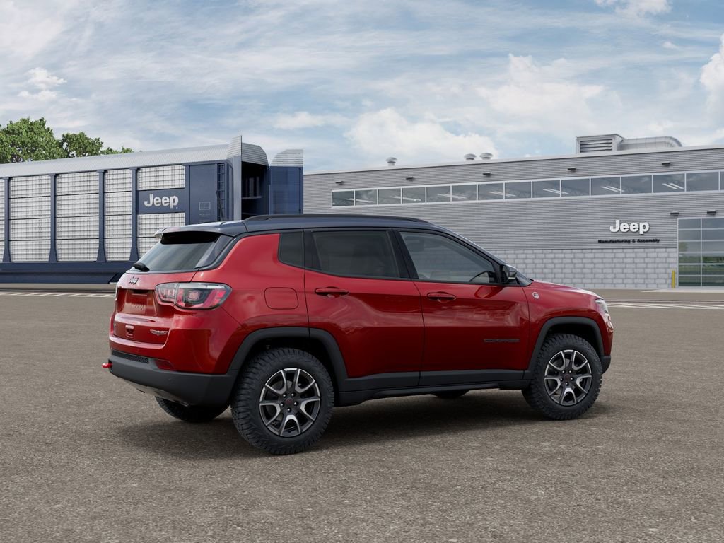 New 2026 Jeep Compass Trailhawk w/ Sun, Sound & Navigation Group AWD/4WD image 4