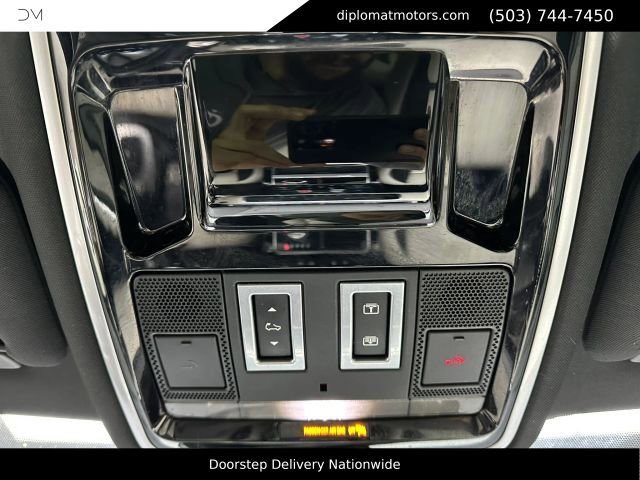 Used 2018 Land Rover Range Rover Velar R-Dynamic SE AWD/4WD image 37