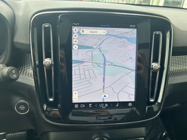 Certified 2025 Volvo XC40 B5 Plus AWD/4WD image 21