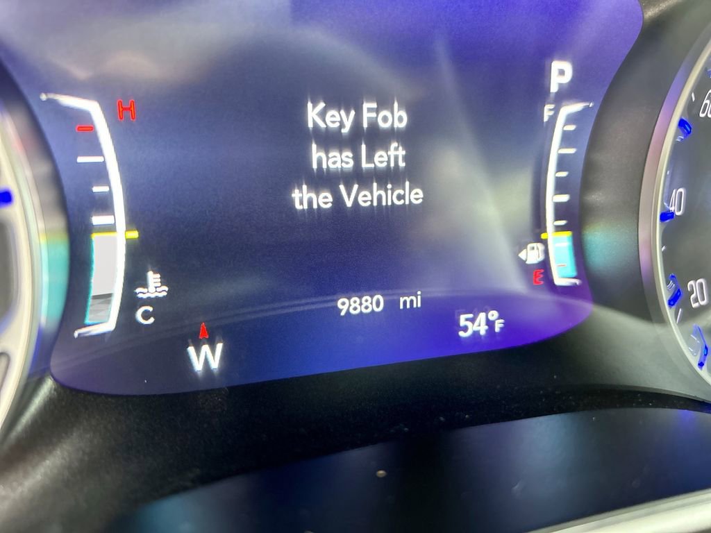 Used 2025 Chrysler Pacifica Select FWD image 16