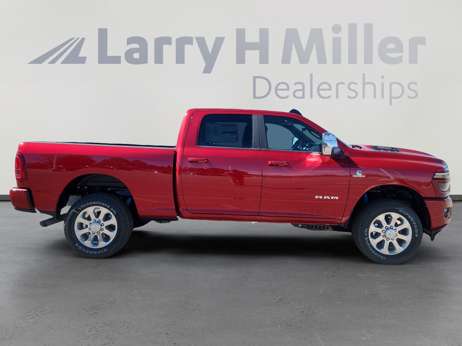 New 2026 RAM 2500 Laramie w/ Sport Appearance Package AWD/4WD image 7