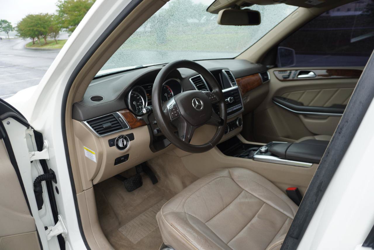 Used 2013 Mercedes-Benz GL 550 4MATIC image 29