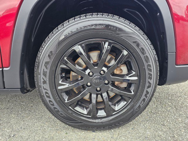 Used 2019 Jeep Cherokee Latitude Plus w/ Comfort/Convenience Group AWD/4WD image 9