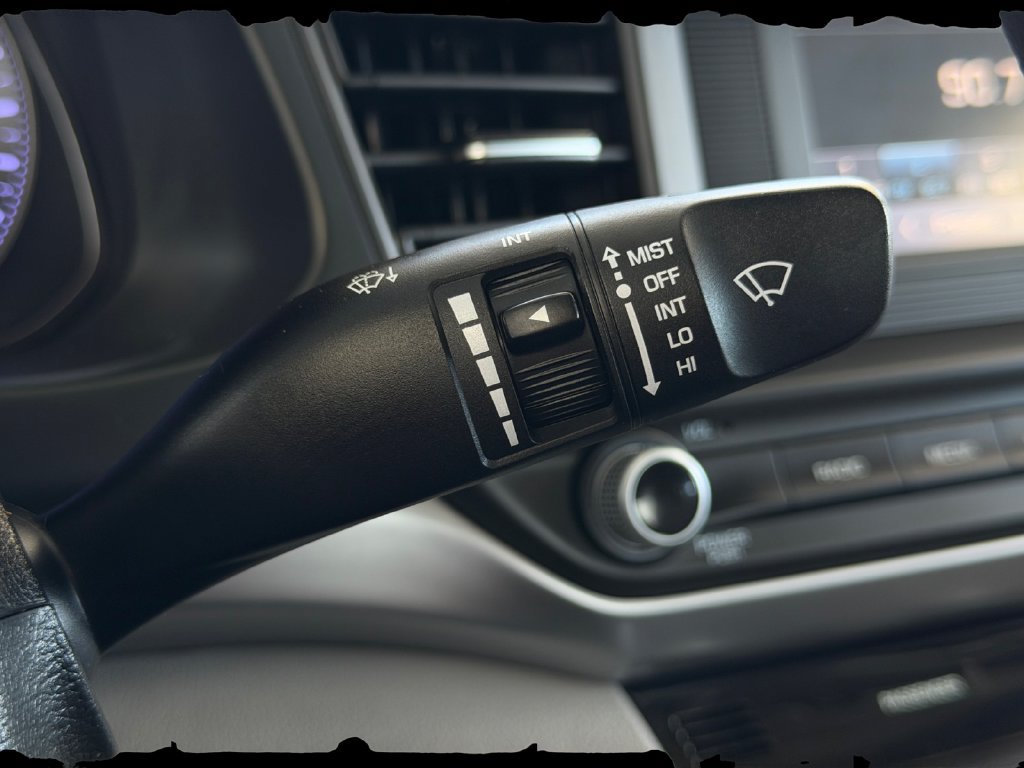 Used 2020 Hyundai Elantra SE FWD image 38