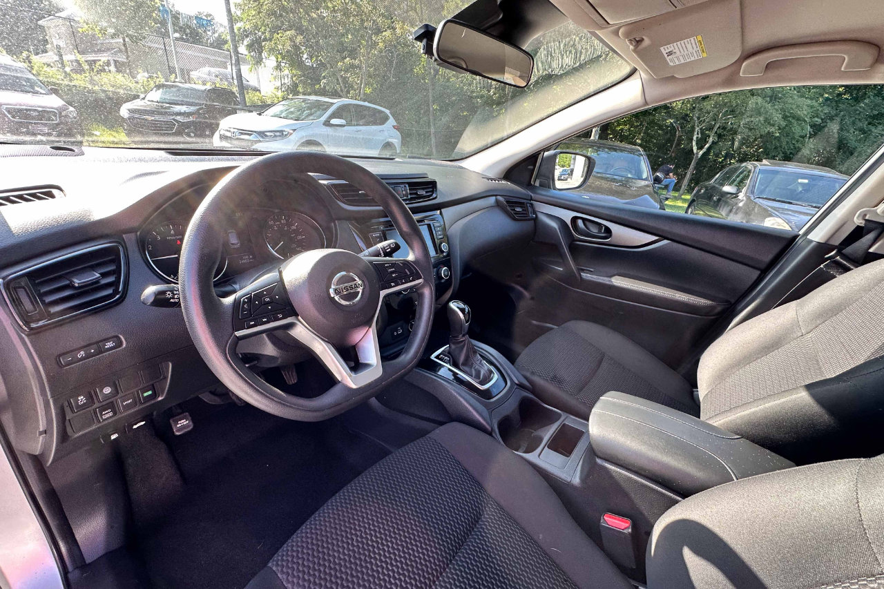Used 2021 Nissan Rogue Sport S image 16