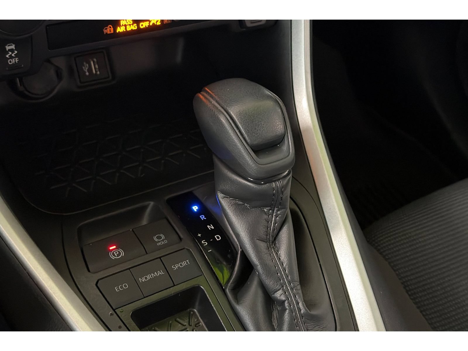 Certified 2025 Toyota RAV4 LE FWD image 23